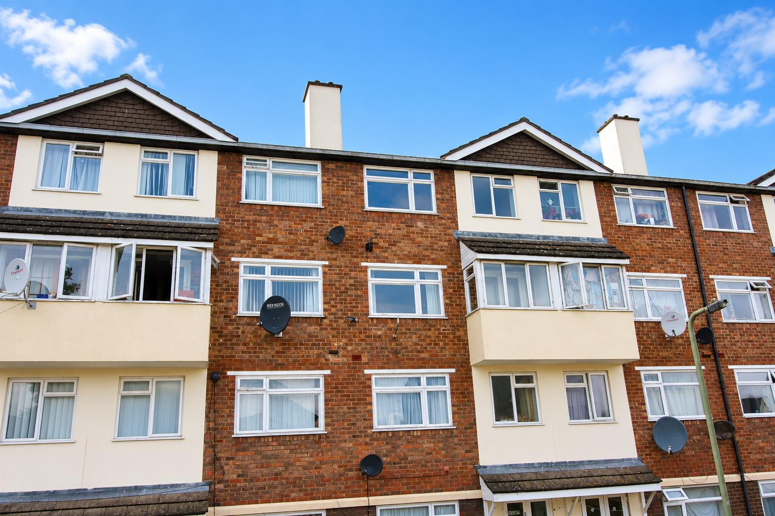 27 Crestwood Court, Shropshire, SY11 1DB For Sale
